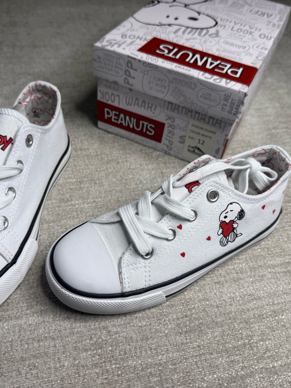 Peanuts Snoopy Kids Sneakers Size 12 White Canvas Shoes Cute Casual